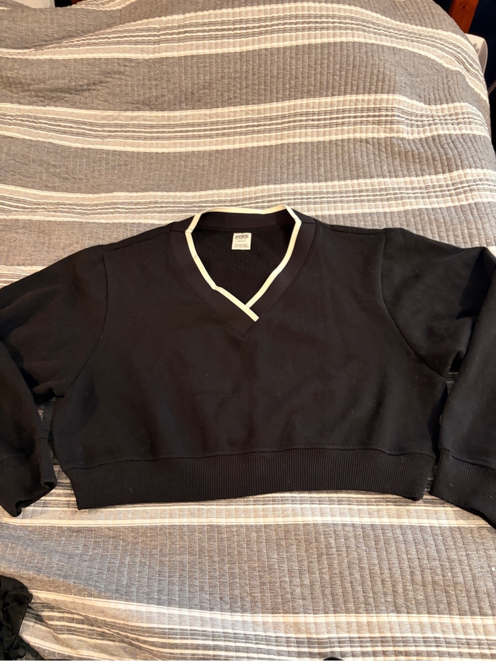 NWOT Victoria’s Secret Crop V-Neck Women's large Sweatshirt with Contrast Trim
